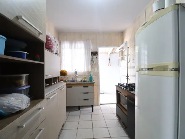 Casa - Esquina com 2 quartos (sendo 0 suite(s)) a 2500,00 metros praia.