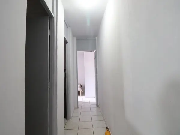 Casa - Esquina com 2 quartos (sendo 0 suite(s)) a 2500,00 metros praia.