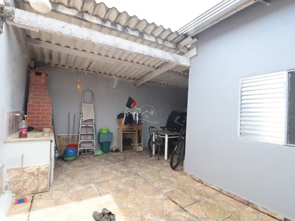 Casa - Esquina com 2 quartos (sendo 0 suite(s)) a 2500,00 metros praia.