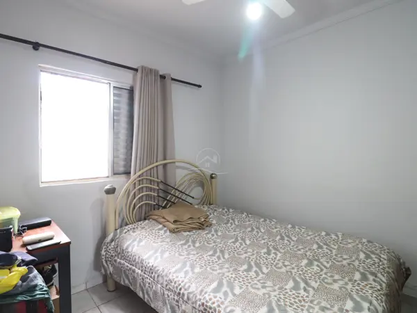 Casa - Esquina com 2 quartos (sendo 0 suite(s)) a 2500,00 metros praia.