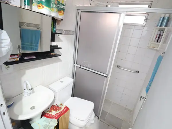 Casa - Esquina com 2 quartos (sendo 0 suite(s)) a 2500,00 metros praia.