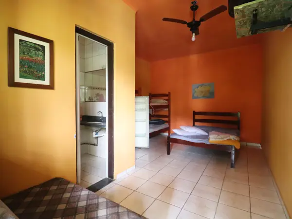 Hotel - Pousada com  quartos  a 800,00 metros praia.