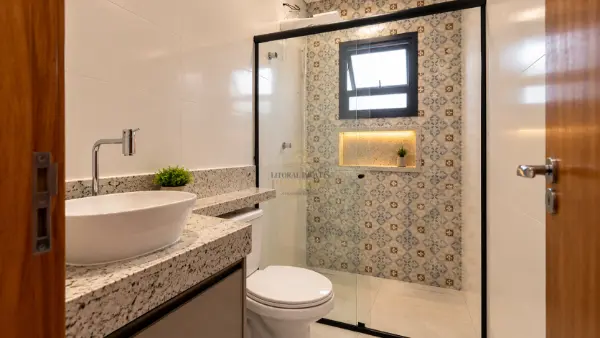Casa - Térrea com piscina com 2 quartos (sendo 1 suite(s)) a 1500,00 metros praia.