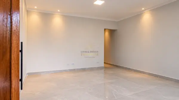 Casa - Térrea com piscina com 2 quartos (sendo 1 suite(s)) a 1500,00 metros praia.