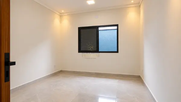 Casa - Térrea com piscina com 2 quartos (sendo 1 suite(s)) a 1500,00 metros praia.