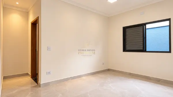 Casa - Térrea com piscina com 2 quartos (sendo 1 suite(s)) a 1500,00 metros praia.