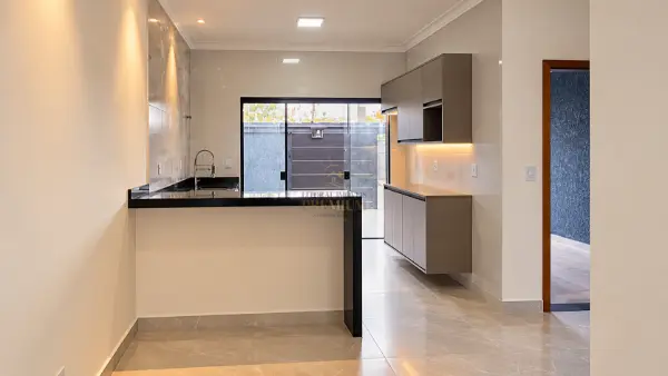 Casa - Térrea com piscina com 2 quartos (sendo 1 suite(s)) a 1500,00 metros praia.