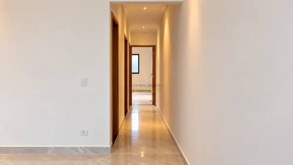 Casa - Térrea com piscina com 2 quartos (sendo 1 suite(s)) a 1500,00 metros praia.