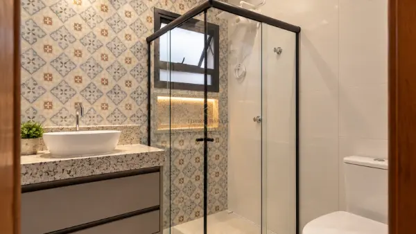 Casa - Térrea com piscina com 2 quartos (sendo 1 suite(s)) a 1500,00 metros praia.