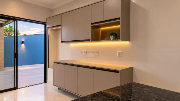 Casa - Térrea com piscina com 2 quartos (sendo 1 suite(s)) a 1500,00 metros praia.