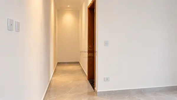 Casa - Térrea com piscina com 2 quartos (sendo 1 suite(s)) a 1500,00 metros praia.