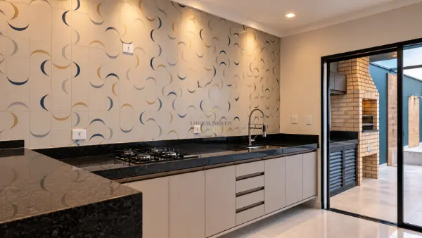 Casa - Térrea com piscina com 2 quartos (sendo 1 suite(s)) a 1500,00 metros praia.
