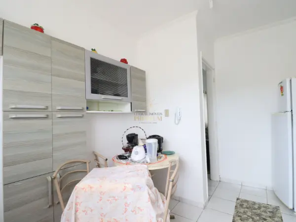 Apartamento - Kitnet com 2 quartos (sendo 0 suite(s)) a 3000,00 metros praia.