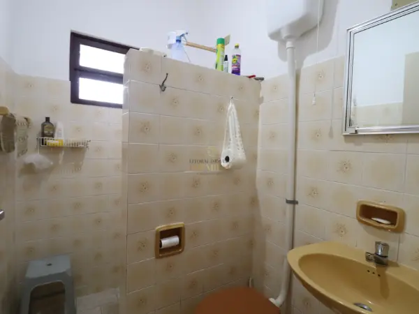 Casa - Edícula com 2 quartos  a 481,00 metros praia.