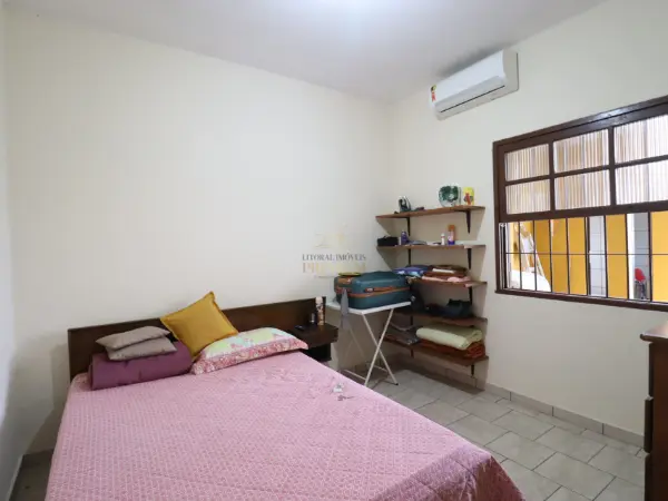 Casa - Edícula com 2 quartos  a 481,00 metros praia.