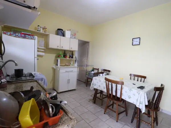 Casa - Edícula com 2 quartos  a 481,00 metros praia.