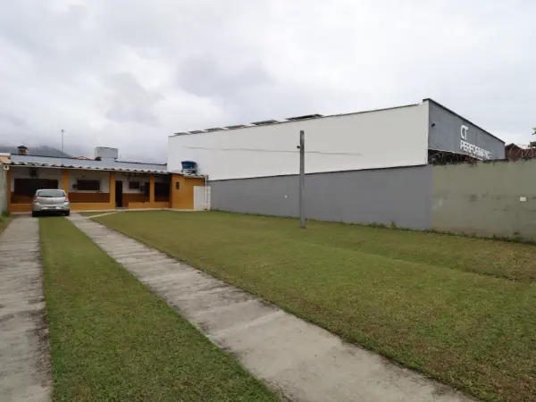 Casa - Edícula com 2 quartos  a 481,00 metros praia.
