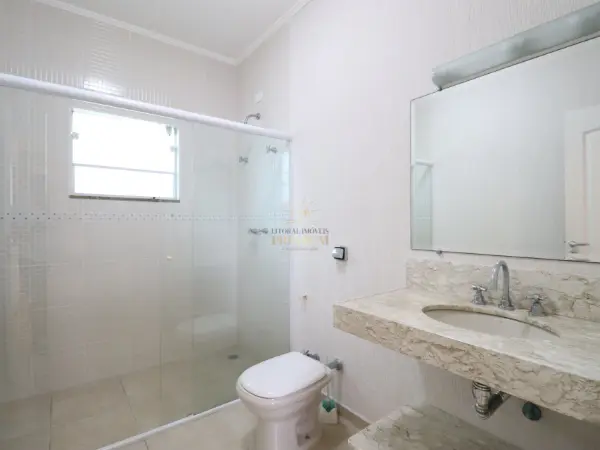 Casa - Sobrado com 4 quartos (sendo 4 suite(s)) a 900,00 metros praia.