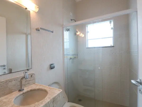 Casa - Sobrado com 4 quartos (sendo 4 suite(s)) a 900,00 metros praia.