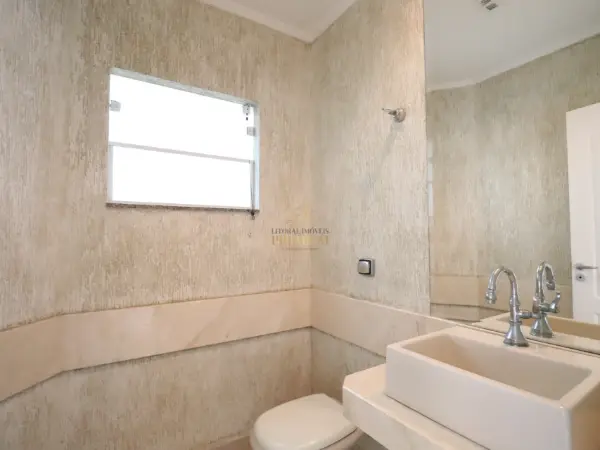 Casa - Sobrado com 4 quartos (sendo 4 suite(s)) a 900,00 metros praia.