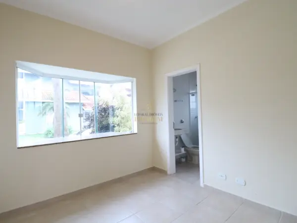 Casa - Sobrado com 4 quartos (sendo 4 suite(s)) a 900,00 metros praia.