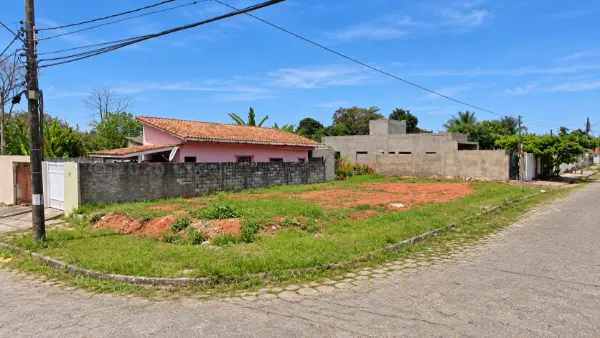 Terreno - Amplo com  quartos  a 3,00 metros praia.