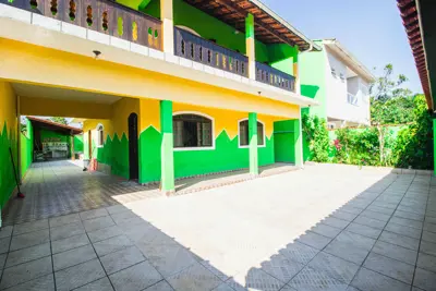 Casa - Assobradada com 3 dormitórios (sendo 1 suite(s)) a 1300,00 metros praia.