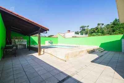Casa - Assobradada com 3 dormitórios (sendo 1 suite(s)) a 1300,00 metros praia.