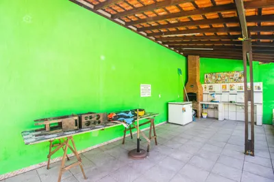 Casa - Assobradada com 3 dormitórios (sendo 1 suite(s)) a 1300,00 metros praia.