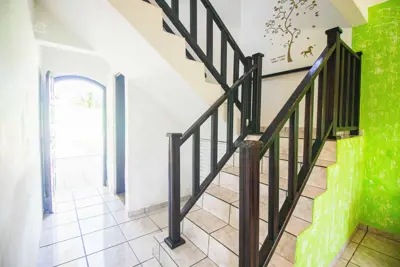 Casa - Assobradada com 3 dormitórios (sendo 1 suite(s)) a 1300,00 metros praia.