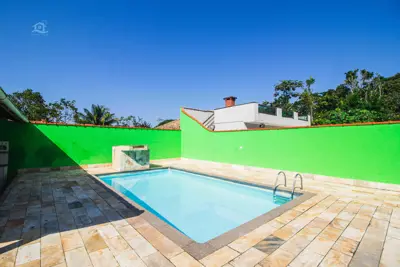 Casa - Assobradada com 3 dormitórios (sendo 1 suite(s)) a 1300,00 metros praia.