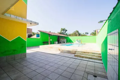 Casa - Assobradada com 3 dormitórios (sendo 1 suite(s)) a 1300,00 metros praia.