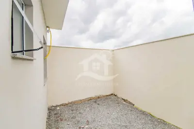 Casa - Térrea com 2 dormitórios (sendo 1 suite(s)) a 2000,00 metros praia.