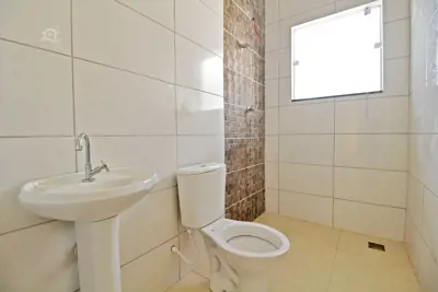 Casa - Térrea com 2 dormitórios (sendo 1 suite(s)) a 0,00 metros praia.
