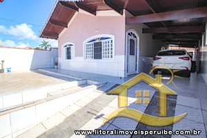 Casa - Térrea com 2 dormitórios (sendo 1 suite(s)) a 1000,00 metros praia.