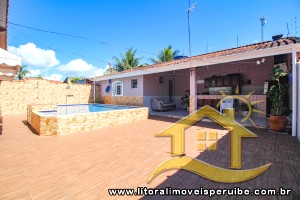 Casa - Térrea com 2 dormitórios (sendo 1 suite(s)) a 1000,00 metros praia.