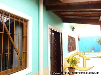 Casa - Sobrado com 3 dormitórios (sendo 3 suite(s)) a 500,00 metros praia.