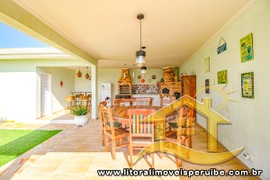 Casa - Térrea com 4 quartos (sendo 4 suite(s)) a 200,00 metros praia.