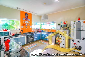 Casa - Térrea com 4 quartos (sendo 4 suite(s)) a 200,00 metros praia.