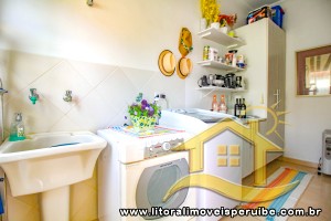 Casa - Térrea com 4 quartos (sendo 4 suite(s)) a 200,00 metros praia.