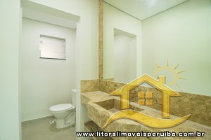 Casa - Sobrado com 4 dormitórios (sendo 4 suite(s)) a 200,00 metros praia.