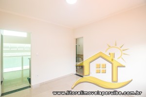 Casa - Sobrado com 4 dormitórios (sendo 4 suite(s)) a 200,00 metros praia.