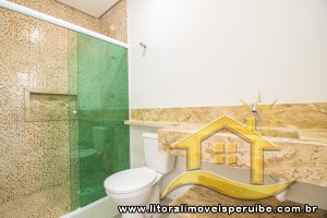 Casa - Sobrado com 4 dormitórios (sendo 4 suite(s)) a 200,00 metros praia.
