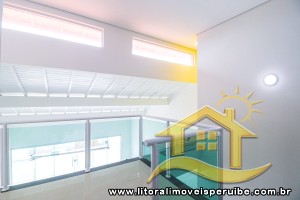 Casa - Sobrado com 4 dormitórios (sendo 4 suite(s)) a 200,00 metros praia.