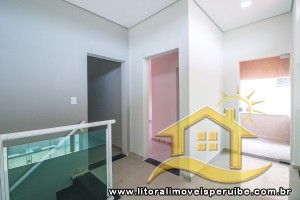Casa - Sobrado com 4 dormitórios (sendo 4 suite(s)) a 200,00 metros praia.