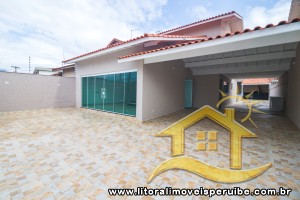 Casa - Sobrado com 4 dormitórios (sendo 4 suite(s)) a 200,00 metros praia.