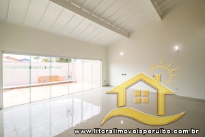 Casa - Sobrado com 4 dormitórios (sendo 4 suite(s)) a 200,00 metros praia.