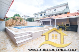 Casa - Sobrado com 4 dormitórios (sendo 4 suite(s)) a 200,00 metros praia.