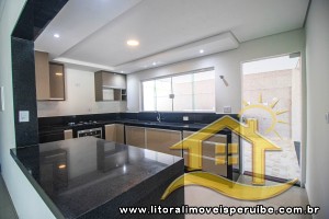 Casa - Sobrado com 4 dormitórios (sendo 4 suite(s)) a 200,00 metros praia.