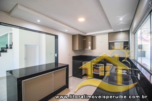 Casa - Sobrado com 4 dormitórios (sendo 4 suite(s)) a 200,00 metros praia.
